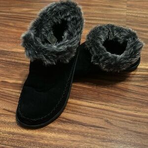 Women's Black Fur-Lined Shoes